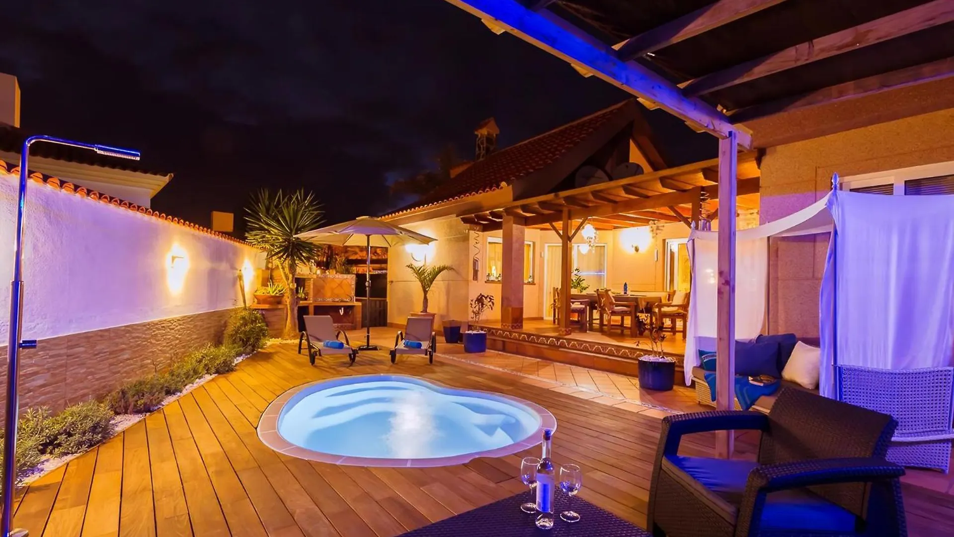 Strandnahes Ferienhaus Hibiscus Mit Privatem Pool Коральео