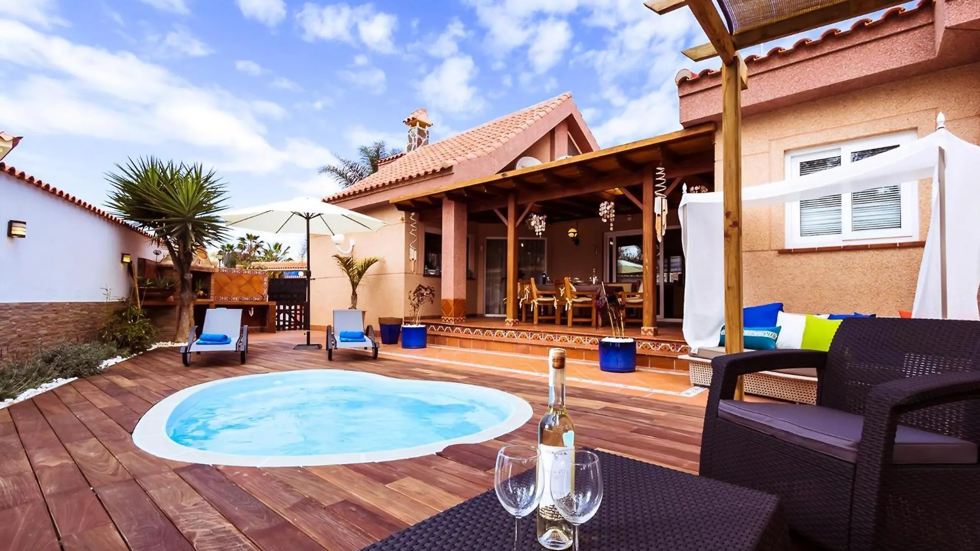 Strandnahes Ferienhaus Hibiscus Mit Privatem Pool Коральео 0*,  Испания
